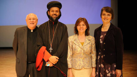 Sprecher bei der Missions-Plenarsitzung: der Vorsitzende der Kommission für Weltmission, Bischof Geevarghese Mor Coorilos (2.v.l), und seine Stellvertreterin, Kirsteen Kim (r.), mit Pastor Stephen Bevans (l.) und Pastorin Cecilia Castillo Nanjari (2.v.r.