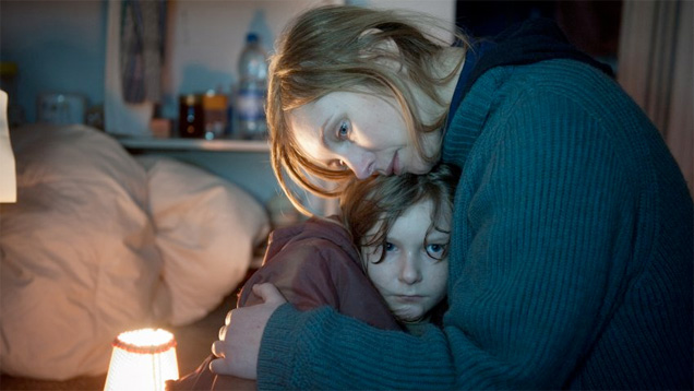 Im Spielfilm "Operation Zucker" versucht Polizistin Karin Wegemann (Nadja Uhl) die kleine Fee (Paraschiva Dragus) zu schützen