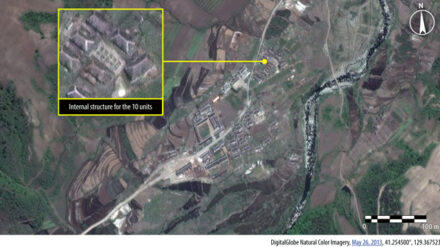 Die Satellitenfotos zeigen neue Baracken, die in Lager 16 entstehen