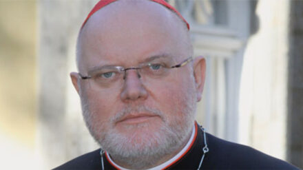 Reinhard Kardinal Marx gehört zu den Kapitalismuskritikern. In einem Gastbeitrag der Frankfurter Allgemeinen Sonntagszeitung fordert er die Kirche auf, bei den Armen zu sein