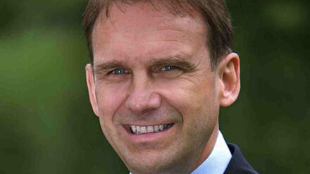 Der ehemalige thüringische Ministerpräsident, Dieter Althaus, spricht im Focus-Interview über seinen eigenen Skiunfall und ist dabei froh über Gottes Beistand