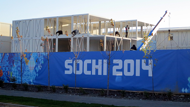 Die Vorbereitungen für die Olympischen Spiele in Sotschi laufen auch in Deutschland: Die beiden großen Kirchen verteilen den deutschen Athleten ein "Impulsheft"