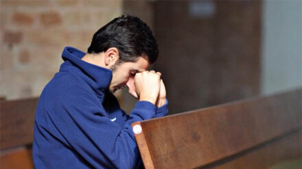 Lohnt sich beten? Diese Frage stellte die Deutsche Welle zwei Theologen