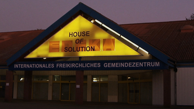 Die Supermarkt-Vergangenheit dieser Kirche schien 2011 zur Eröffnung noch durch