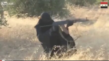 Immer mehr Frauen mit deutschem Pass reisen nach Syrien, um Dschihadisten zu heiraten und sie zu unterstützen. Das Bild stammt von einem Youtube-Video über eine junge Frau, die aus London nach Syrien gegangen ist