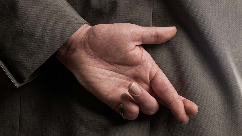 Gekreuzte Finger gelten als Symbol für Lüge und Unehrlichkeit