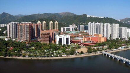 Außerhalb von Hongkongs Stadtzentrum, in Sha Tin, liegt das Forschungsinstitut, an dem Chinesen das Christenum studieren können