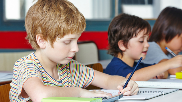 Grundschulkinder erhalten Religionsunterricht. Ein Ersatzfach Ethik müssen die Schulen nicht anbieten.