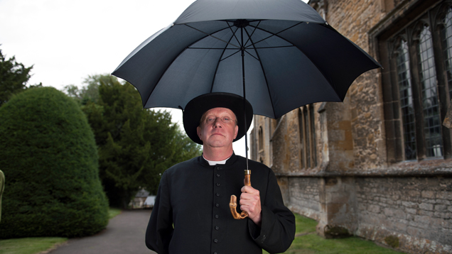 Father Brown wird gespielt von Mark Williams. Der Schauspieler ist unter anderem aus "Harry Potter" bekannt, wo der Arthur Weasley spielte