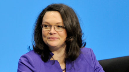 Bundesarbeitsministerin Andrea Nahles (SPD) wünscht sich von den Kirchen, dass sie sich auch zukünftig in die gesellschaftliche Debatte einmischen