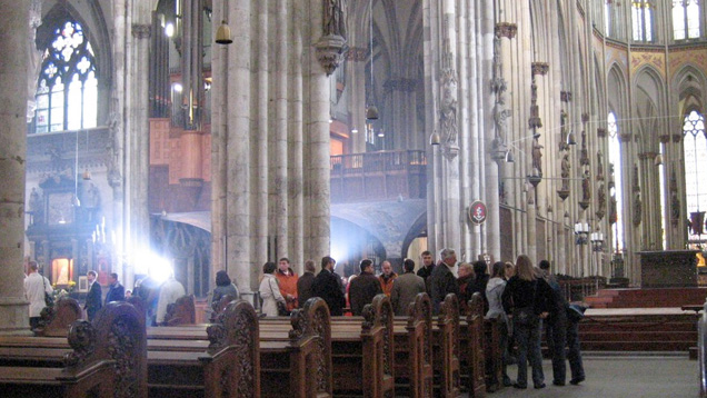 Der Ort des Geschehens: Am 1. Weihnachtstag stieg im Kölner Dom eine Femen-Aktivistin „oben ohne“ auf den Altar