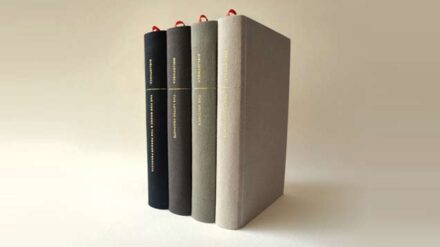 Edle Ausgabe: Die vier Bände sollen zum Lesen biblischer Geschichten anregen