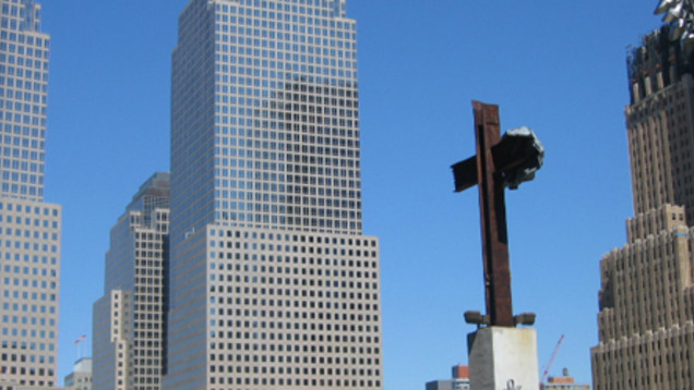 Stein des Anstoßes: das Kreuz am Ground Zero