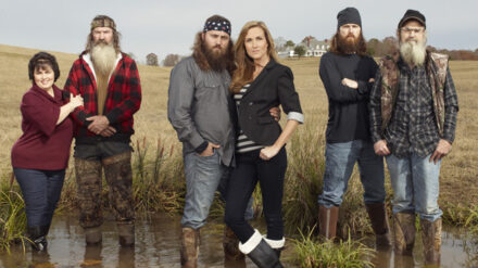 Familie Robertson auf einem Werbefoto des Senders A&E – in den USA verkaufen sich damit Tassen und T-Shirts