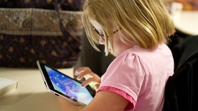 Wie Kinder Handys, Tablets und Bücher nutzen, zeigt die aktuelle KidsVerbraucheranalyse