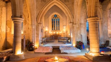 In einer Kirche übernachten? In der „All Saint's Church“ in Northamptonshire geht das jetzt