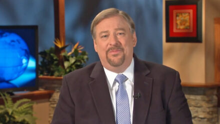 Rick Warren erklärte 2009 in einem Video, dass er das ugandische Gesetz gegen Homosexualität „schrecklich" finde