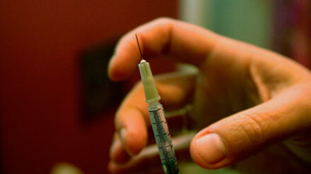 Streitpunkt Sterbehilfe: Darf ein Arzt das Leiden von unheilbar kranken Patienten verkürzen?