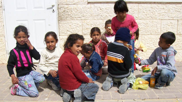 Kinder in einer Beduinen-Schule im Negev: Der KiKA zeigt in seiner Themenwoche das Leben von Kindern weltweit