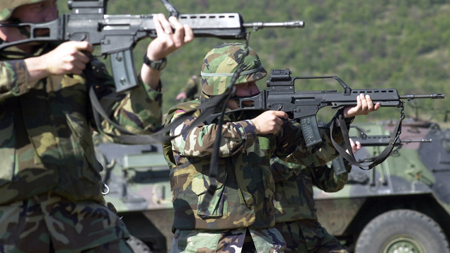 US-Soldaten beim Schießtraining mit deutschen G36-Sturmgewehren. 8.000 Stück sollen nun für den Kampf gegen IS in den Nordirak geliefert werden
