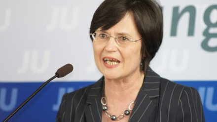 Christine Lieberknecht will Regierungschefin in Thüringen bleiben – im Landtag hat sie eine knappe Mehrheit, Rot-Rot-Grün aber auch