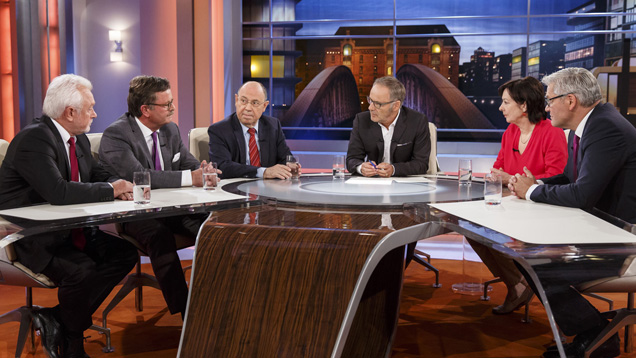 Wolfgang Kubicki, Frank Ulrich Montgomery, Nikolaus Schneider, Reinhold Beckmann, Gita Neumann und Hubert Hüppe (v.l.n.r.) diskutierten in der ARD-Sendung „beckmann“ über Sterbehilfe