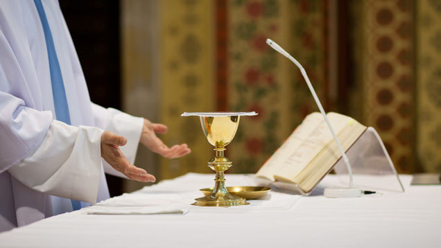 Die offiziellen Umfragen sind frappierend. Die Wochenzeitung Die Zeit befragt ihre eigenen Leser zum Thema Kirche und Religion