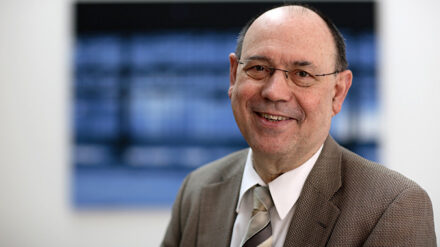 Anfang November gibt Nikolaus Schneider sein Amt als EKD-Ratsvorsitzender auf. Er will mehr Zeit für seine krebskranke Frau haben