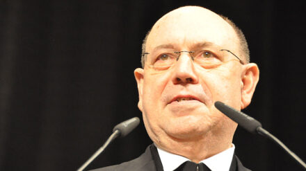 Nikolaus Schneider gibt zu, kritische Fragen zu haben, die er Gott einmal stellen will