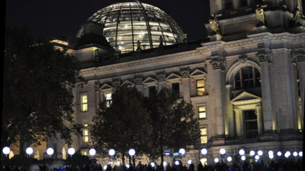 Eine 15 Kilometer lange Lichtinstallation zieht sich noch bis Sonntagabend durch Berlin
