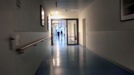 Die aktuelle Sterbehilfe-Debatte zeige die Machbarkeitsbestrebungen des Menschen, meint die FAZ