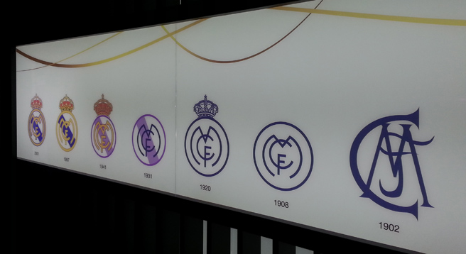 Im "Real-Madrid-Museum" gibt es auch ein Schaubild über die Historie des Vereinswappens