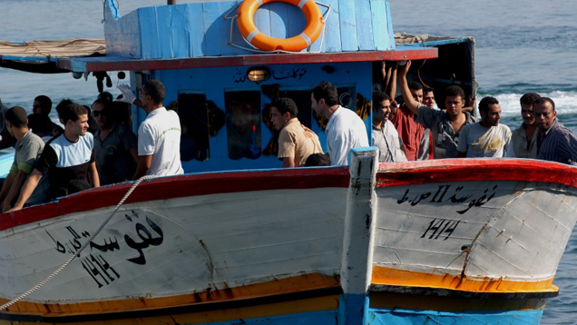 Viele Flüchtlinge aus Nordafrika und Syrien stranden auf der italienischen Mittelmeerinsel Lampedusa. Die steigenden Zahlen werden auch Deutschland weiterhin beschäftigen. Die Kirchen haben zu mehr Solidarität mit Flüchtlingen aufgerufen