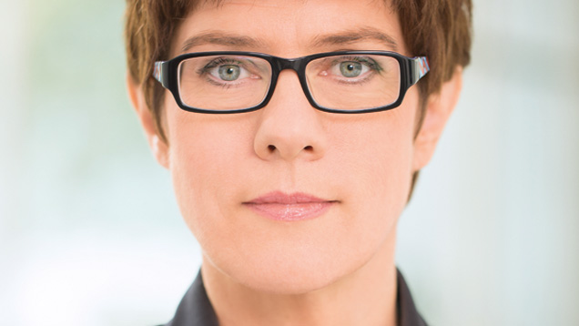 Saarlands Ministerpräsidentin Annegret Kramp-Karrenbauer (CDU) wünscht sich von den Deutschen mehr Besinnung auf ihre christlichen Wurzeln