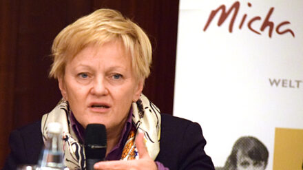 Renate Künast wünscht sich einen fairen Mindestlohn für Näherinnen in Bangladesch