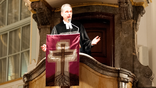Michael Diener predigte zum Auftakt des Kongresses christlicher Führungskräfte in Hamburg