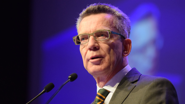 Bundesinnenminister Thomas de Maizière sprach beim Kongress christlicher Führungskräfte über seinen eigenen christlichen Maßstäbe für politisches Handeln