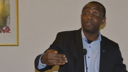 Emmanuel Franklyn Ogbunwezeh hat eine seiner Schwestern durch einen Anschlag in Nigeria verloren