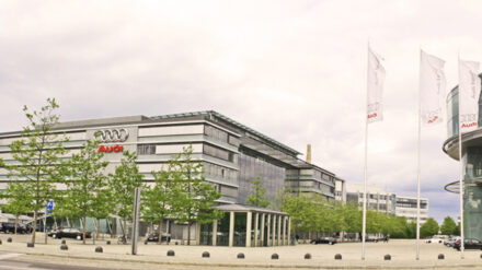 Audi wird als positives Beispiel in einem Zeit Online-Artikel genannt: als Arbeitgeber, der auf die religiösen Bedürfnisse seiner Mitarbeiter Rücksicht nimmt