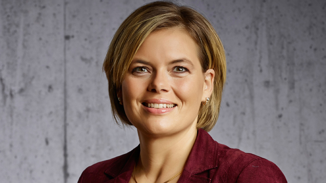 Weinkönigin, Religionslehrerin, Journalistin – Julia Klöckner hat viel erlebt, bevor sie von 2002 bis 2011 für die CDU im Bundestg saß. Heute ist sie Fraktionsvorsitzende der CDU im Landtag von Rheinland-Pfalz