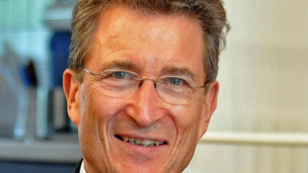 Hart ins Gericht geht der ehemalige EKD-Ratsvorsitzende Wolfgang Huber mit dem Weltfußballverband FIFA