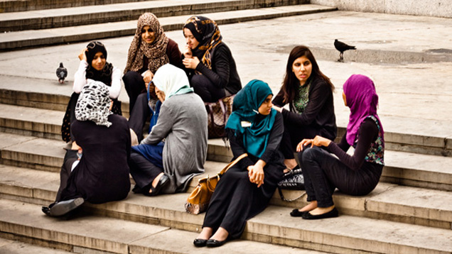 Lehrerinnen dürfen ihren Glauben an der Schule zeigen und auch ein Kopftuch tragen. Werden jetzt mehr junge Muslima auf Lehramt studieren?