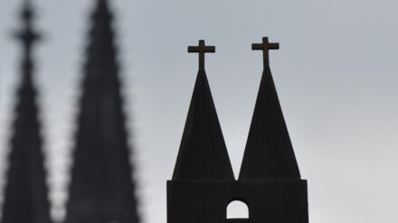 In der Not suchen die Menschen Zuflucht in der Kirche, stellt der Deutsche Welle-Autor Christoph Strack fest
