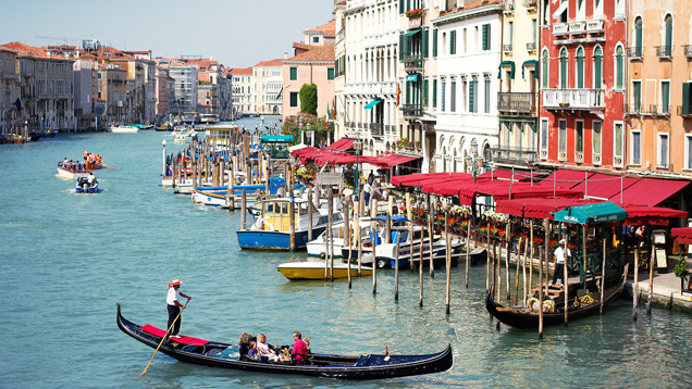 Die Touristen in Venedig können nun auch eine Moschee besuchen, die vorübergehend in einer Kirche eingerichtet wurde