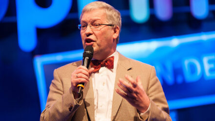 DEA-Generelsektretär Hartmut Steeb hat gegenüber pro Stellung zum Spiegel-Artikel „Böse Geister sind Realitäten“ genommen