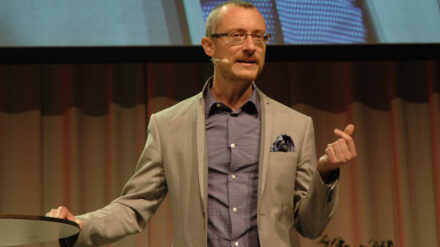 Johannes Hartl plädiert dafür, sich auf die Werte der Ewigkeit zu besinnen