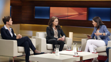 Kontrovers über die Gleichstellung Homosexueller diskutierten AfD-Politikerin Frauke Petry und SPD-Generalsekretärin Yasmin Fahimi