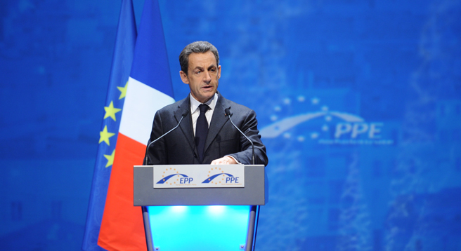 Nicolas Sarkozy hat auch einen Aufruf unterschrieben, der sich gegen die Nutzung von Kirchen als Moschee richtet. Das Thema erhitzt zurzeit in Frankreich die Gemüter