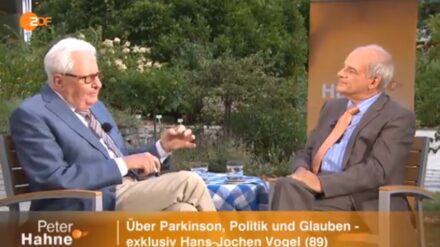 Stand Peter Hahne (rechts) Rede und Antwort: Der gläubige SPD-Politiker Hans-Jochen Vogel