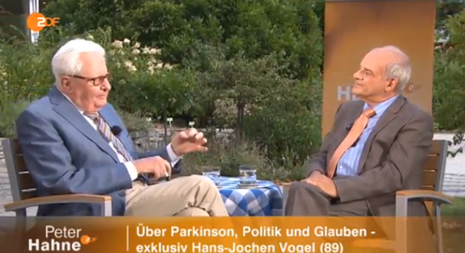 Stand Peter Hahne (rechts) Rede und Antwort: Der gläubige SPD-Politiker Hans-Jochen Vogel